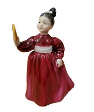 ROYAL DOULTON BONE CHINA VANITY FIGURINE MADE IN ENGLAND HN2475 1972