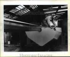 1990 Press Photo Hunky-Dory Boat Works - Tim Anderson Building Schooner