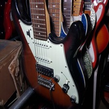 LINE 6 JAMES TYLER VARIAX JTV 69 MODELING GUITAR