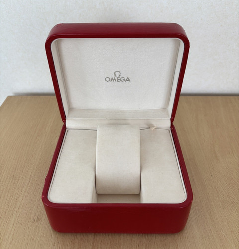 Omega vintage red watch box - red,
