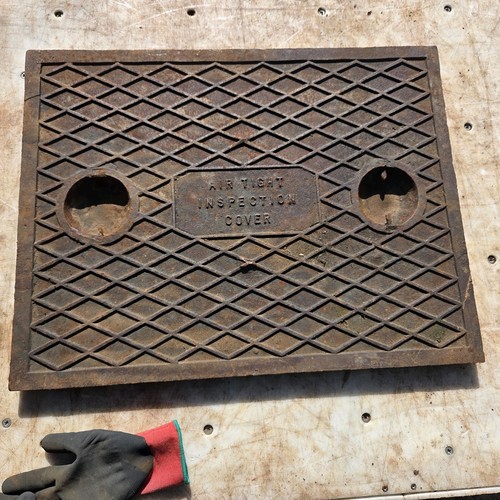 Cast iron manhole cover 660mm - cast,