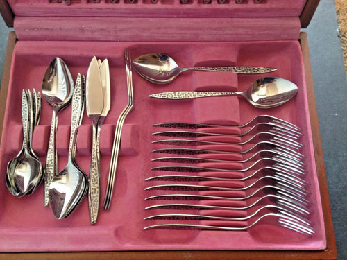 Boxed piece vintage viners - 43,