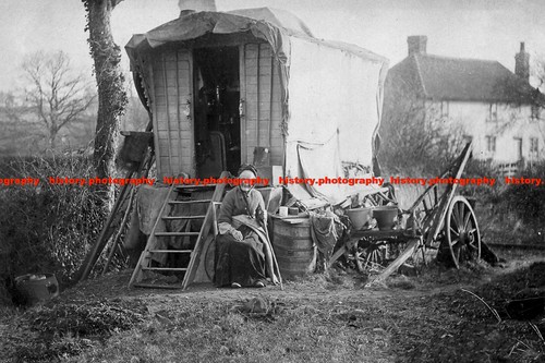 F014424 gypsy woman - gypsy, sitting