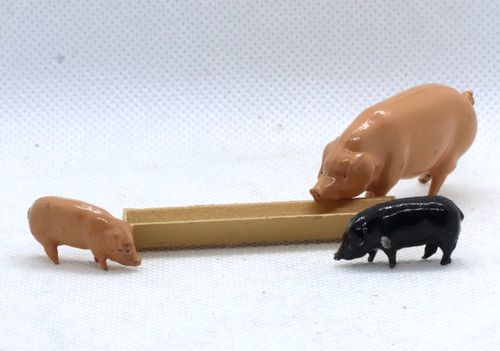 Britains pig piglets - &, trough