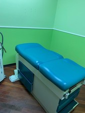 Examination Table  Family Medicine UMF model 5140 blue/gray very good condition 