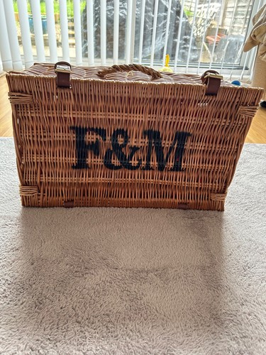 Fortnum mason m - &, f&m