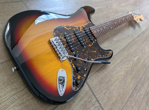 Elegant fender squier - elegant, strat