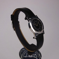 Gucci 5200 L.1 Ladies Watch Black Leather Strap