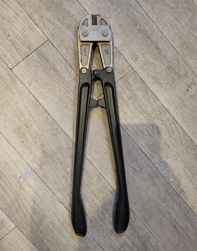 Manual bolt cutter - 18",