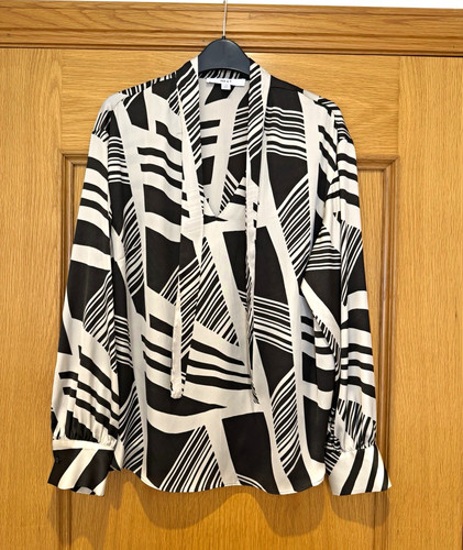 Next black white geometric - black,