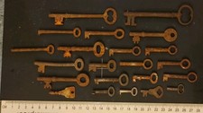 22x  old damaged rusty vintage Keys #1425
