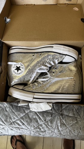 New boxed rare converse - new,