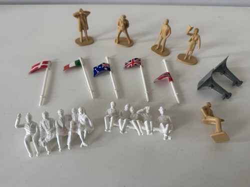 Scalextrix slot car figures - scalextrix,