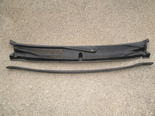 Front windshield lower band - front,