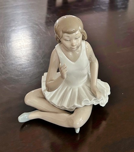 Lladro nao 147 seated - lladro, #147