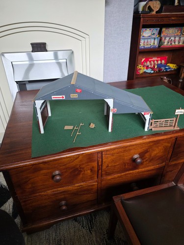 Britains farm buildings - farm,
