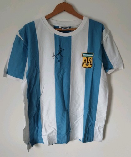Mario kempes hand - hand, signed