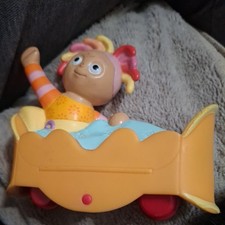 In The Night Garden Upsy Daisy Bed Push Along Toy Figure On Wheels Rare