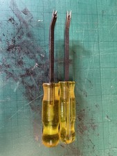 C.S. Osborne Staple Lifter /