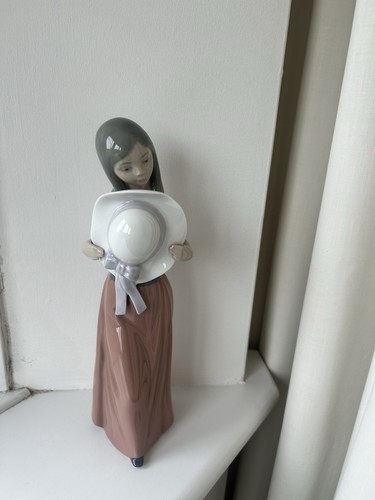 Lladro porcelain lady - porcelain, figurine