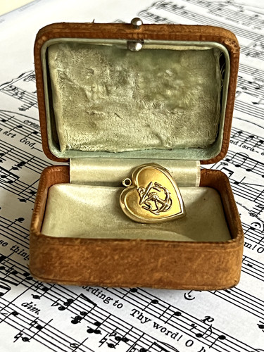 Navy 10k gold pendant - navy,