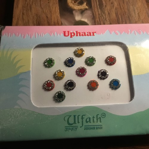 Pack coloured bindis - of,