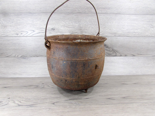 Cast iron bean pot - cast,