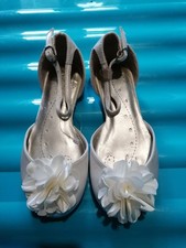 Young Girls Ivory Shoes Size 10