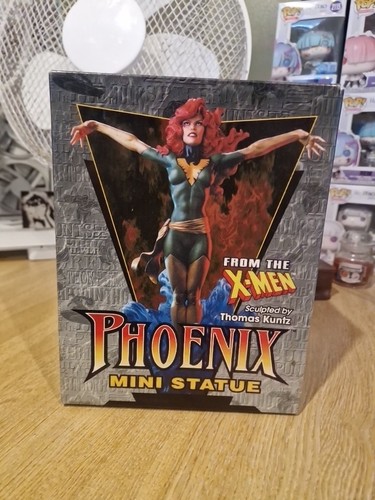 Marvel mini statue - marvel,