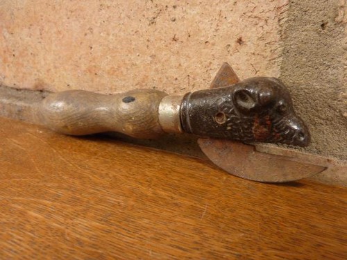 Nice antique cast iron bulls - a,