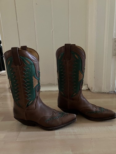 Womens cowgirl boots size r - size,