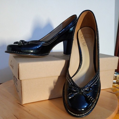 Black patent handcrafted - black,