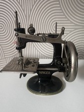 Mini Singer 1950s Sewing