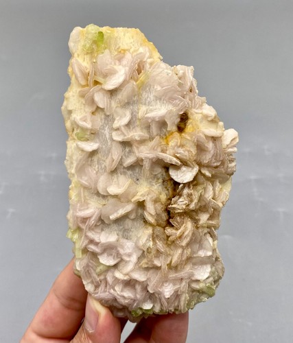 198 grams natural tourmaline - 198,