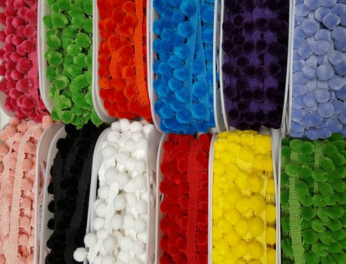 Luxury pom - pom,