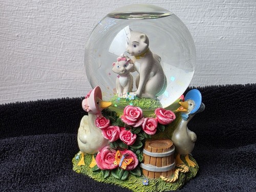 Disney aristocats snow - disney, globe
