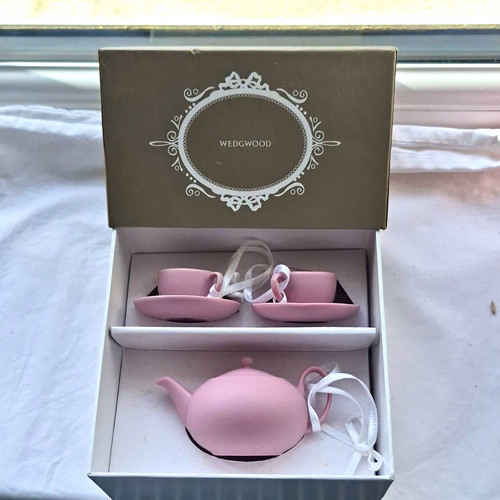 Wedgwood pink ceramic hanging - wedgwood,