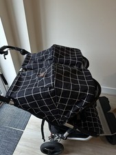 MOUNTAIN BUGGY DUET V3 TWIN PUSHCHAIR WITH TWIN CARRYCOT