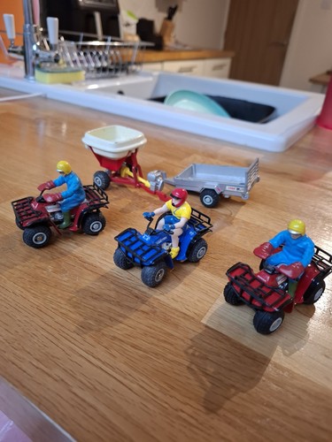 Britains farm toys honda quads - honda,