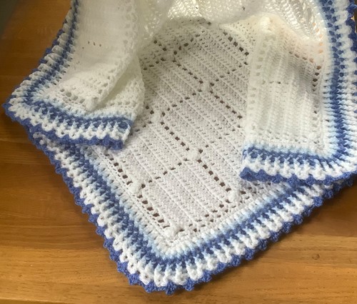 Crochet baby blanket - ❤️,