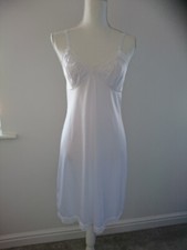 VTG VANITY FAIR WHITE SLIPPERY