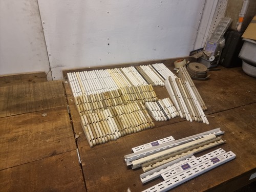 Approx 100 off spur shelving - off,