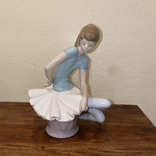 Lladro figurine julia sitting - lladro,