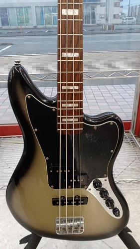 Squier fender electric bass - by,
