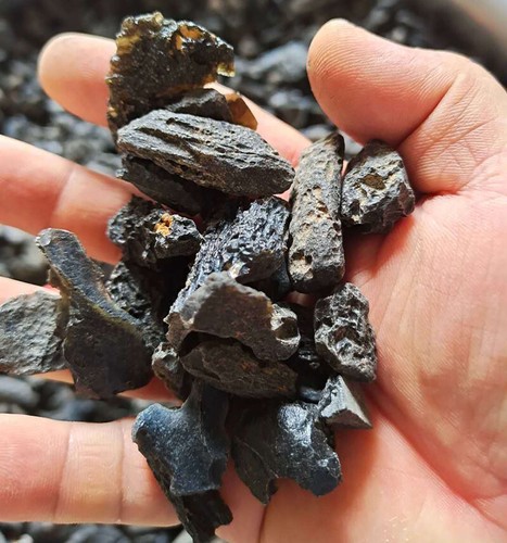 Black gem moldavite meteorite - moldavite,