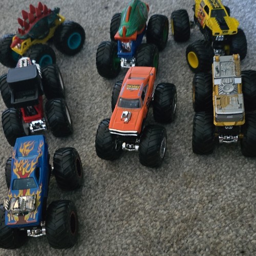 Hot wheels monster jam - hot,