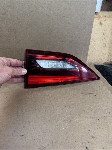 Boot tailgate lamp - lamp, rh