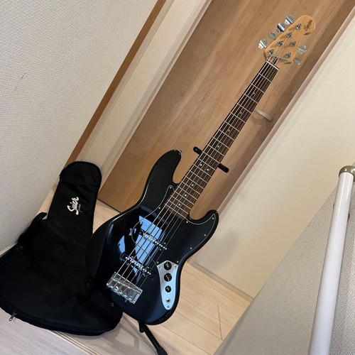 Squier fender string jazz - by,