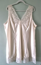 UK:26/28 Cream Nylon Petticoat