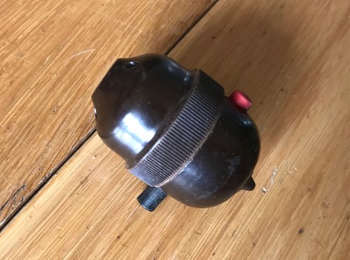 Vintage brown bakelite - 2x,